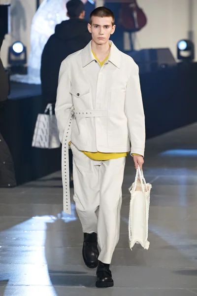 Look 46